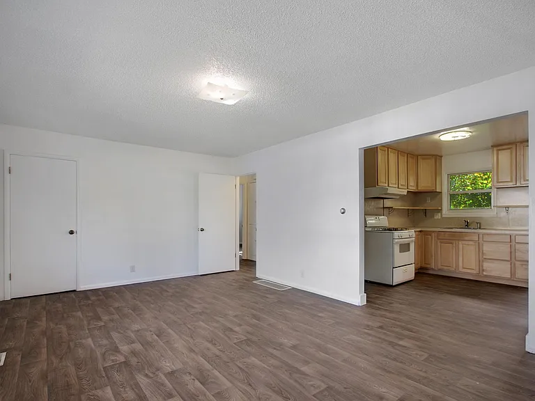2213 E Thomas St #2213 — Photo 3
