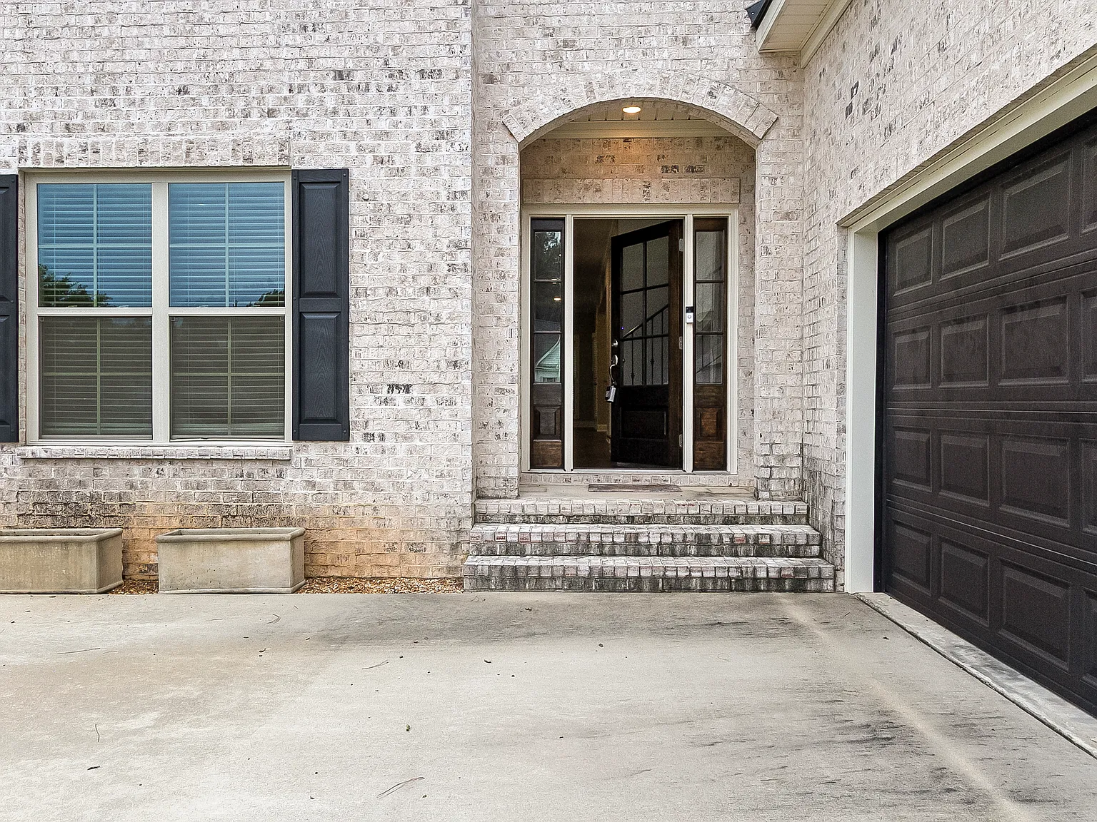 4 bed, 3.5 bath, 3350 sqft, $3,595 — Photo 3