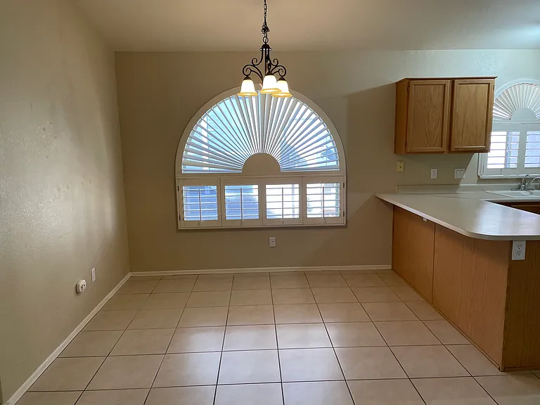 8949 W Kathleen Rd — Photo 6
