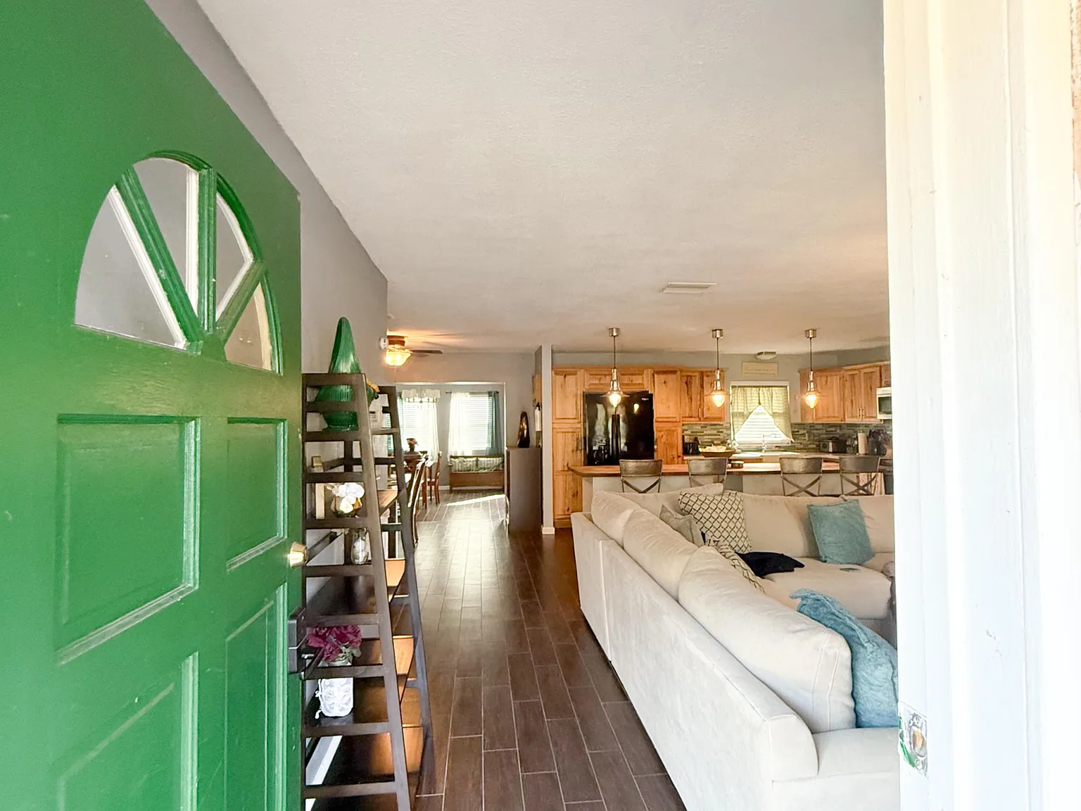 3 bed, 2.0 bath, 1702 sqft, $1,118 — Photo 4