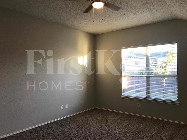 429 W Clover Park Dr — Photo 22