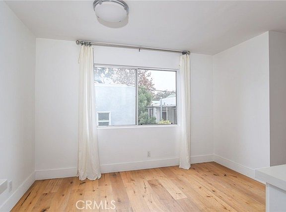 3rd image of 811 1/2 6th St #208