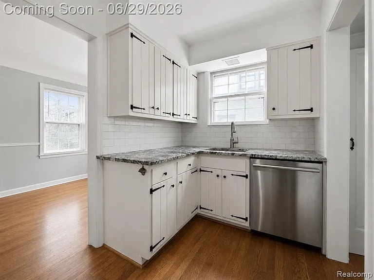 1646 S Bates St — Photo 8