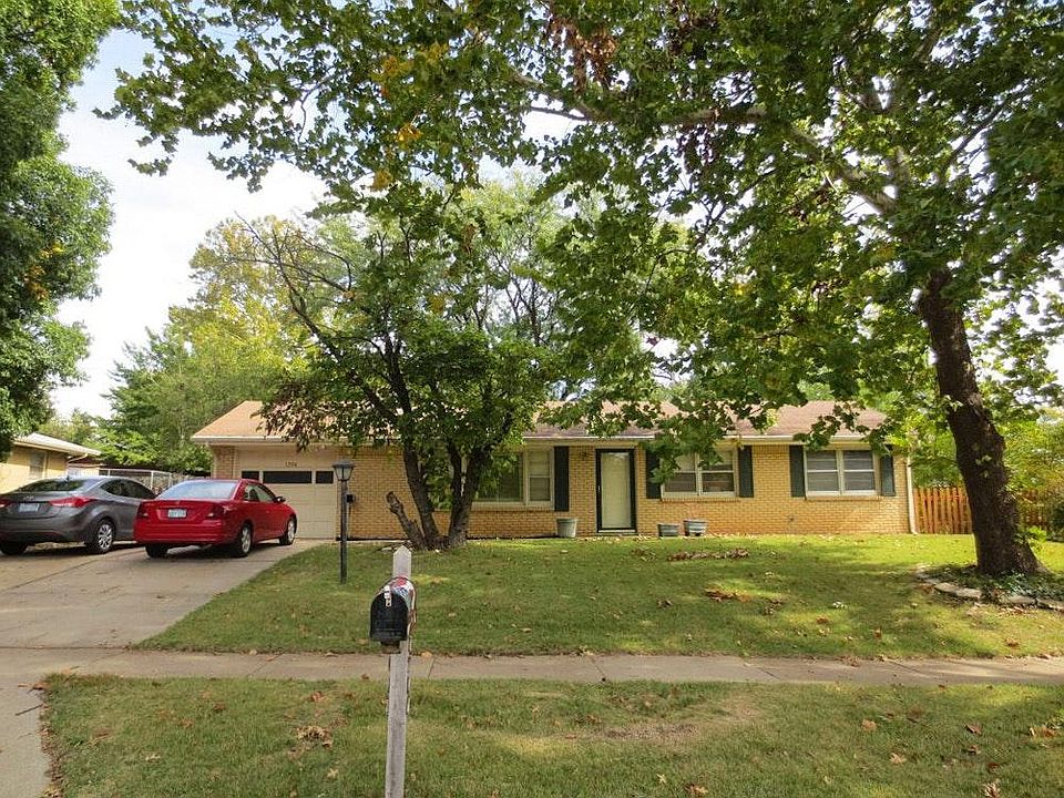 3 Bedroom 1 1/2 Bath, Convenient Location