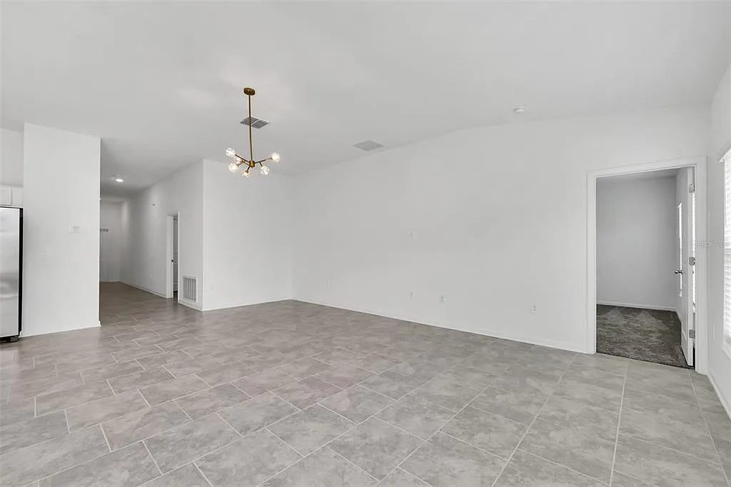 4 bed, 2.0 bath, 1936 sqft, $1,900 — Photo 4