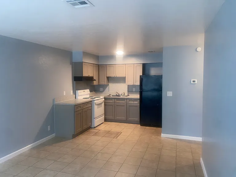 16 NW 21st Pl #16 — Photo 9