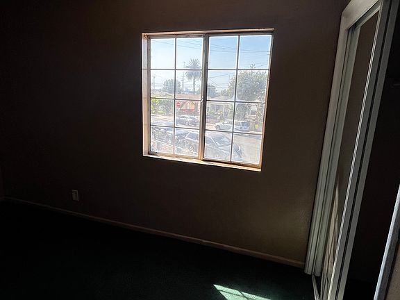 5th image of 4940 Astor Ave #2