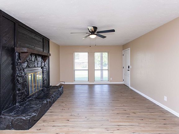 3rd image of 4616 Stanford Ave
