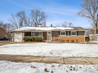 262 N Babcock Dr, Palatine, IL 60074