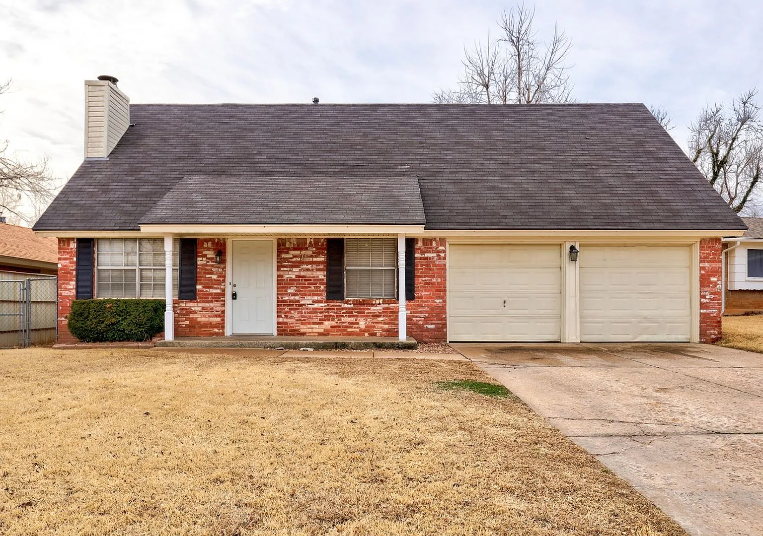 4 bed, 2 bath house in mustang schools — Photo 1