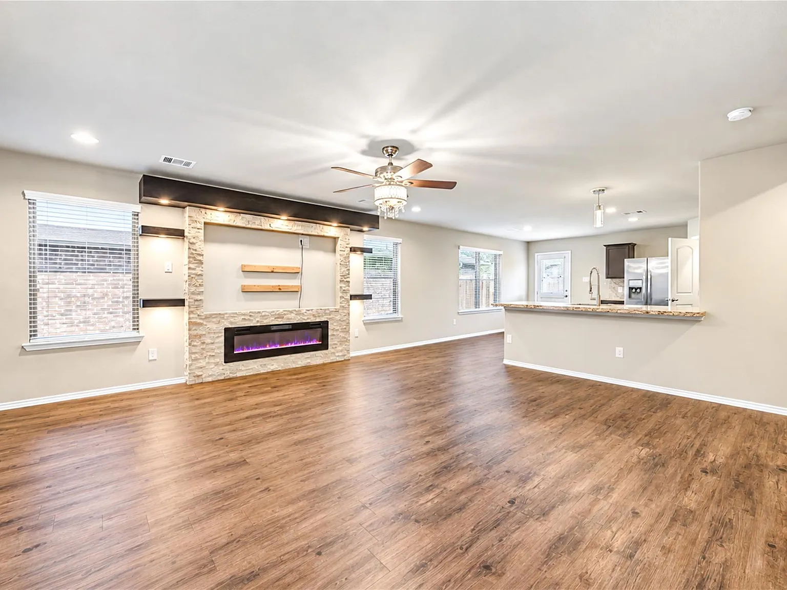5 bed, 2.5 bath, 2253 sqft, $2,200 — Photo 3