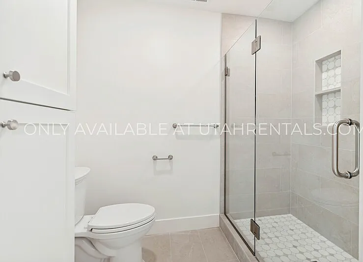 960 N Eastview Dr — Photo 22