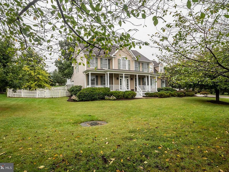 1st image of 113 Bramble Ct