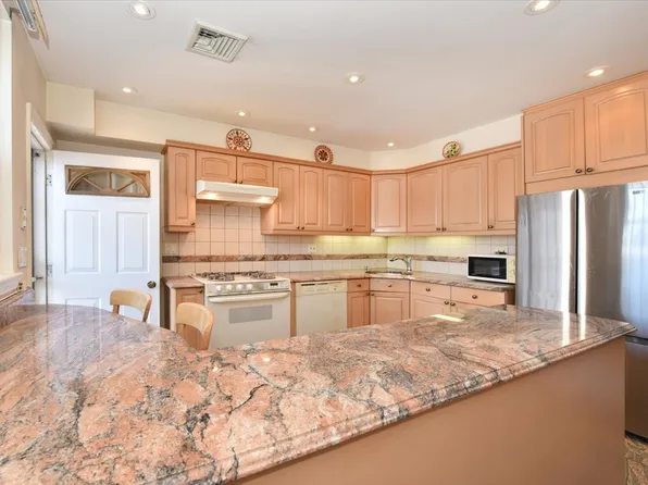 33-16 24th Avenue image 17 of 41