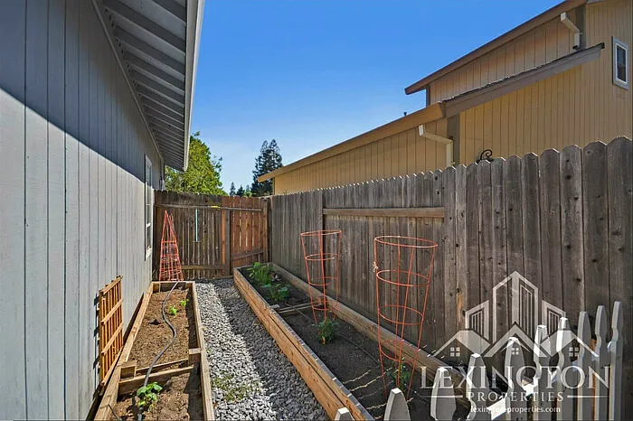 5941 Laguna Park Dr — Photo 39