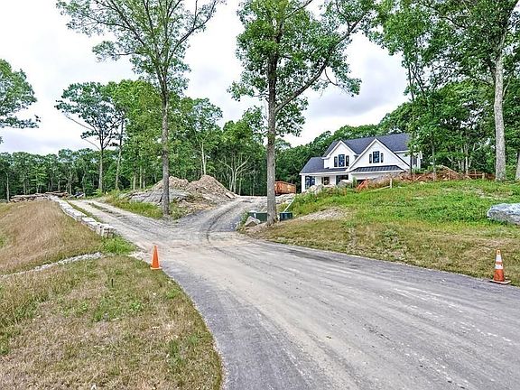 4th image of 3 Farmhill Ln