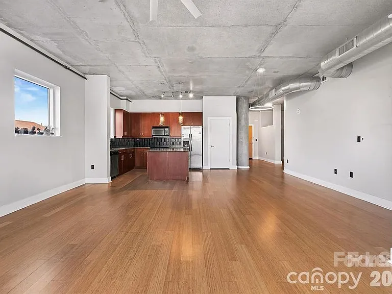 505 E 6th St #304 — Photo 12