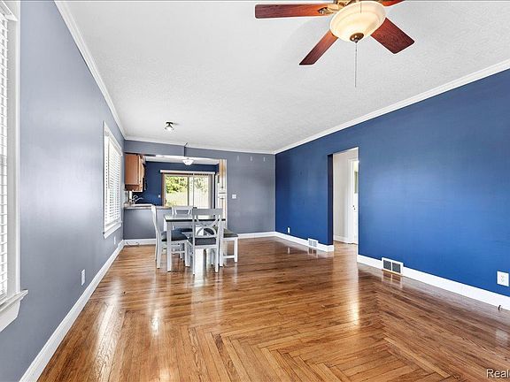 5th image of 34868 W Jefferson Ave