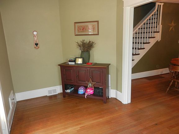 3rd image of 430 Percy St S