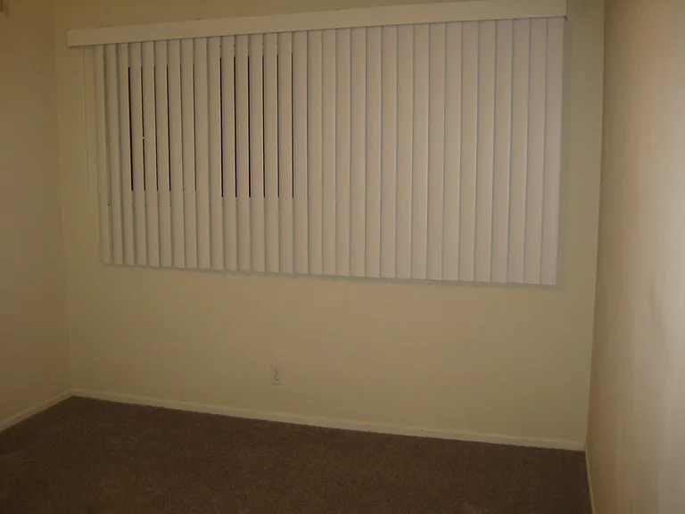 467 S Downey Rd #H — Photo 9