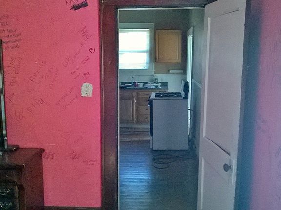 2nd image of 806 E 15th St