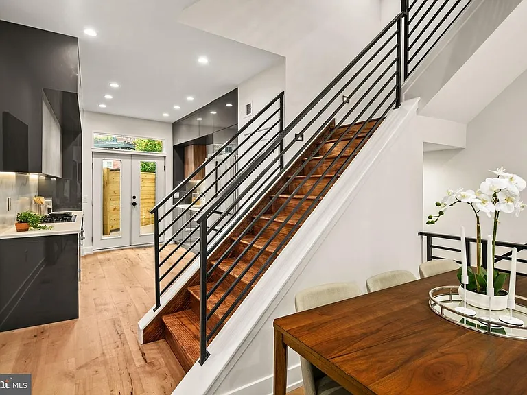 2403 Grays Ferry Ave — Photo 8