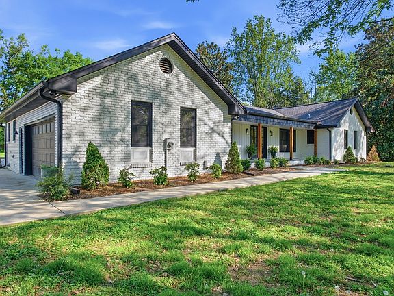 5th image of 301 Rosebrook Dr