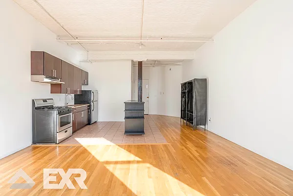 Rented by EXR | media 4