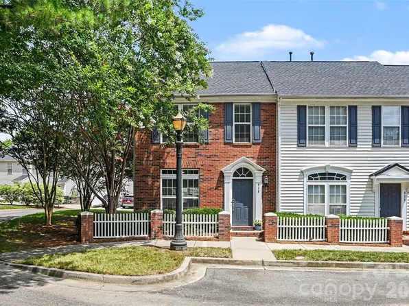 929 Coolsprings Ln, Rock Hill, SC 29730