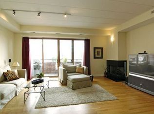 1332 W Madison St #5W, Chicago, IL 60607