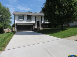 5825 N 127th Avenue Cir, Omaha, NE 68164