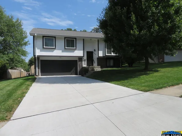 5825 N 127th Avenue Cir, Omaha, NE 68164
