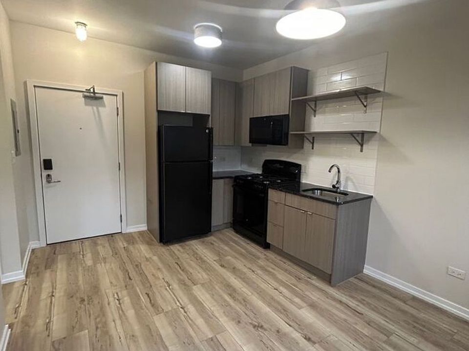 1st image of 5021 N Kenmore Ave #209