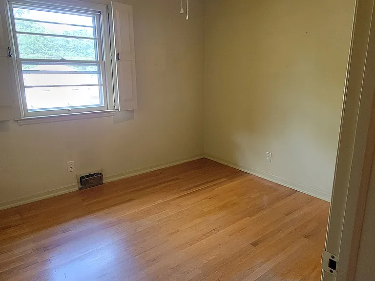 121 Layton Ave — Photo 13