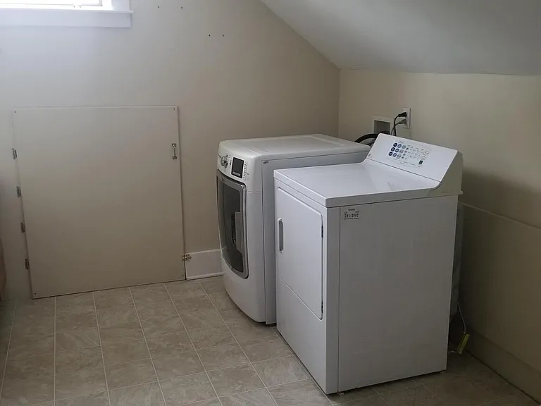 Upstairs bath & laundry room