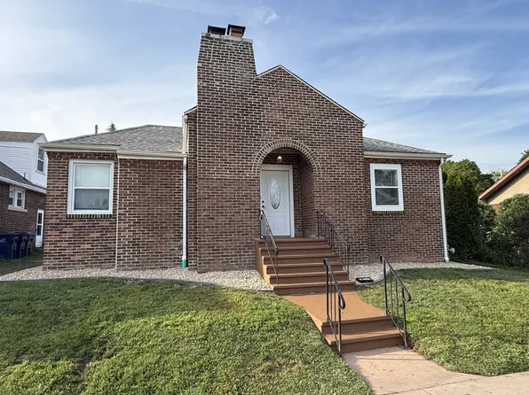 437 10th Pl, La Salle, IL 61301