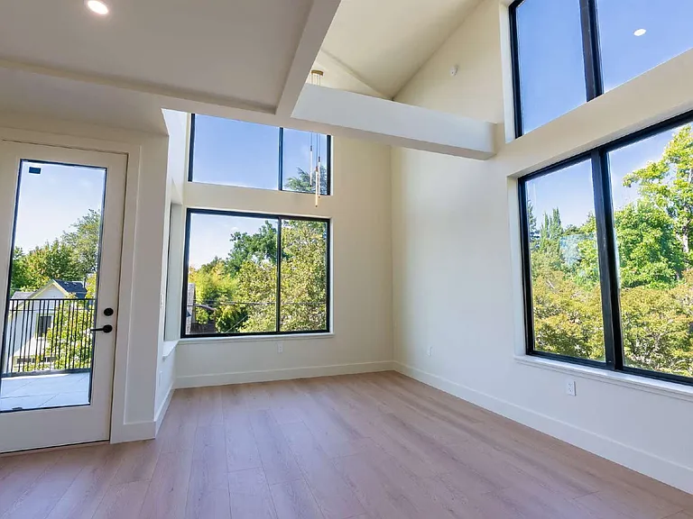 822 W 22nd Ave — Photo 22