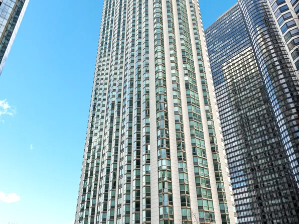 195 N Harbor Dr APT 408, Chicago, IL 60601