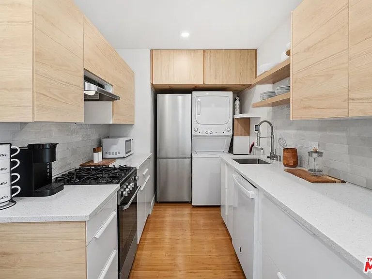 621 Rose Ave #B — Photo 8