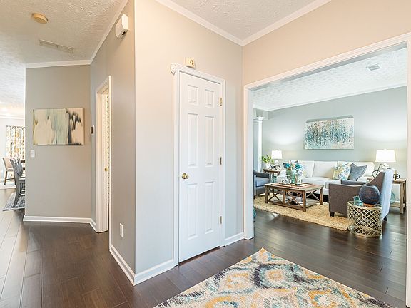 2nd image of 10 Saddlebrook Ct