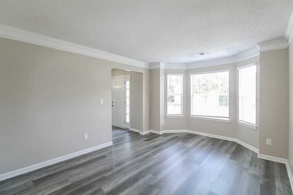 5 bed, 2.5 bath, 2292 sqft, $3,360 — Photo 4