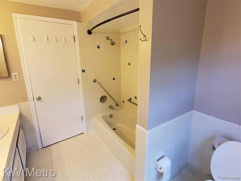 553 N Old Woodward Ave — Photo 15