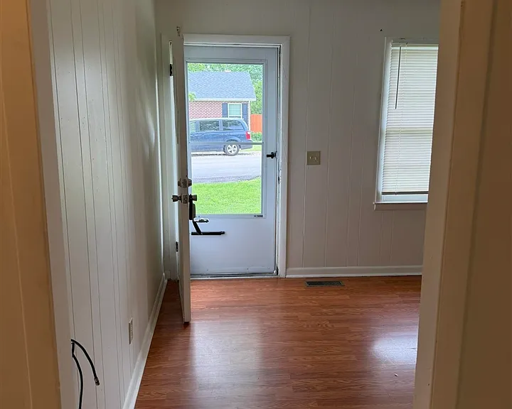 1456 Longview Dr — Photo 4