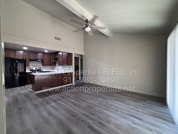 4th image of 1722 Kent St APT B