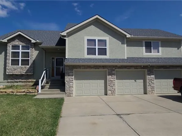 423 Hillbrook Dr, Lansing, KS 66043