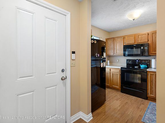 5th image of 1921 Redbud Ln