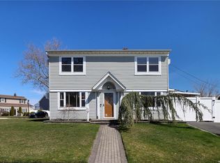 23 Honeysuckle Rd, Levittown, NY 11756