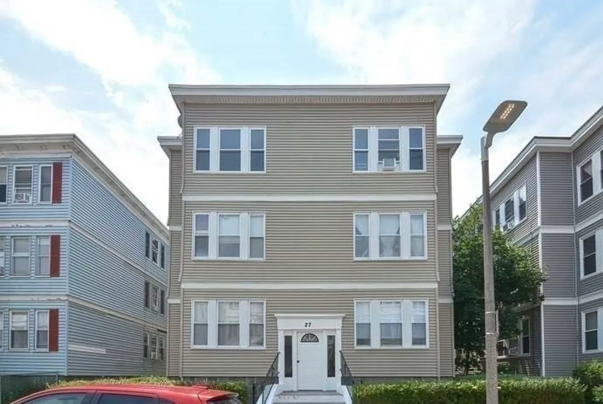 2 bed, 896 sqft, $3,000 — Photo 1