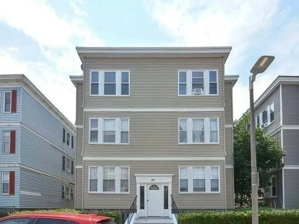 27 Hosmer St #2