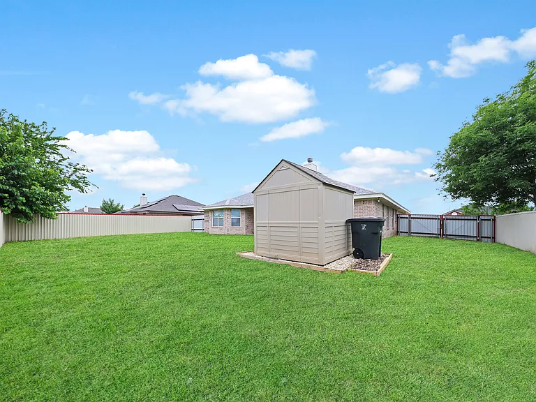 2806 Hydrangea Ave — Photo 23